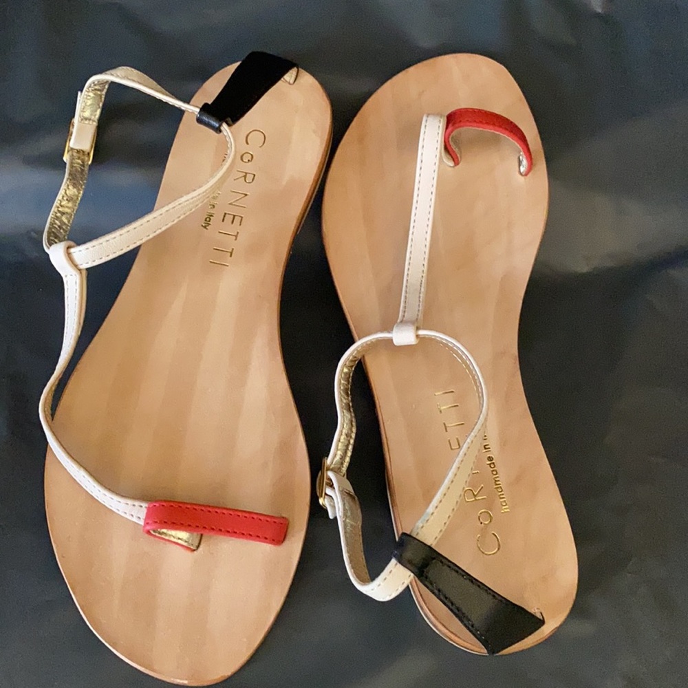 NWOT CoRNETTI flat  Sandals Sz 36